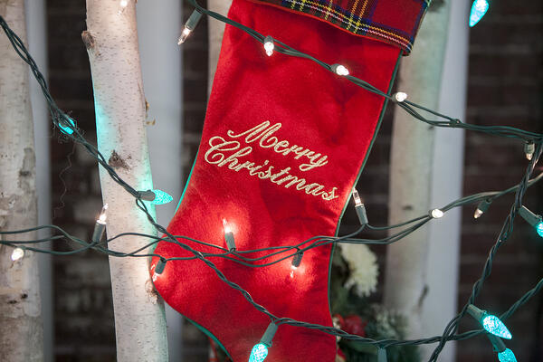 Christmas at the company: decorate the office